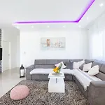 Luxury Danica With A Private Rooftop Pool شقة Kaštela
