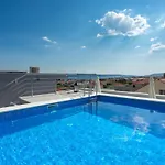 Luxury Danica With A Private Rooftop Pool شقة Kaštela