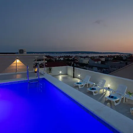 Luxury Danica With A Private Rooftop Pool شقة *