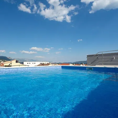 דירה Luxury Danica With A Private Rooftop Pool