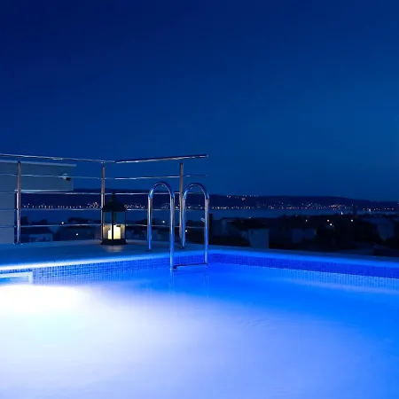 Luxury Danica With A Private Rooftop Pool