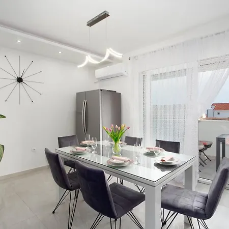 Appartement Luxury Danica With A Private Rooftop Pool