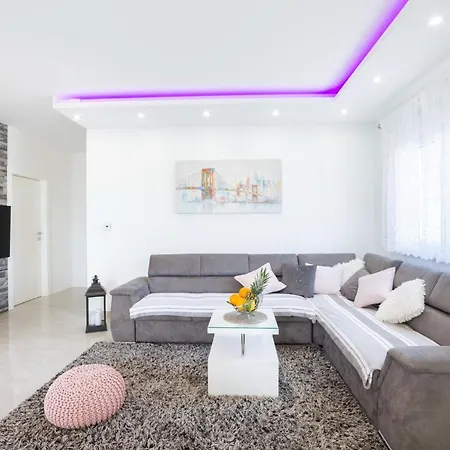 Luxury Danica With A Private Rooftop Pool 公寓 Kaštela