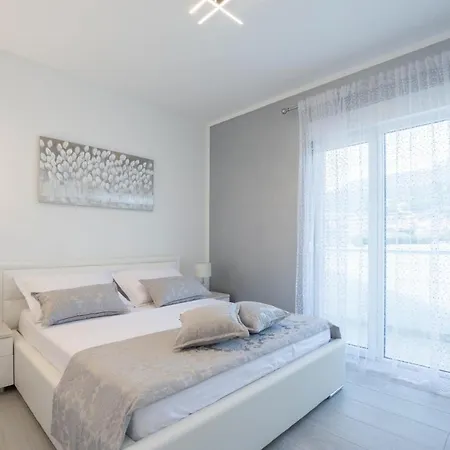 Luxury Danica With A Private Rooftop Pool