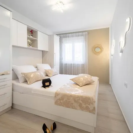 Luxury Danica With A Private Rooftop Pool * Kaštela