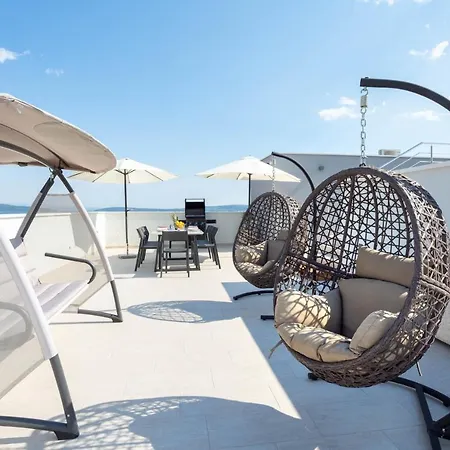 Апартаменты Luxury Danica With A Private Rooftop Pool Каштела