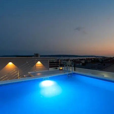Luxury Danica With A Private Rooftop Pool *
