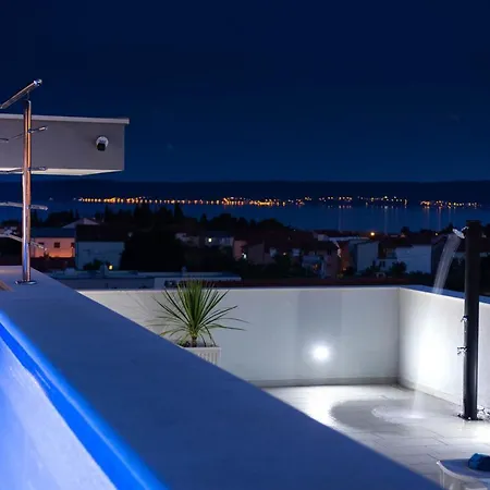 Luxury Danica With A Private Rooftop Pool 公寓 Kaštela