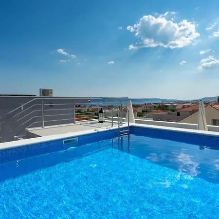 Luxury Danica With A Private Rooftop Pool 公寓 Kaštela