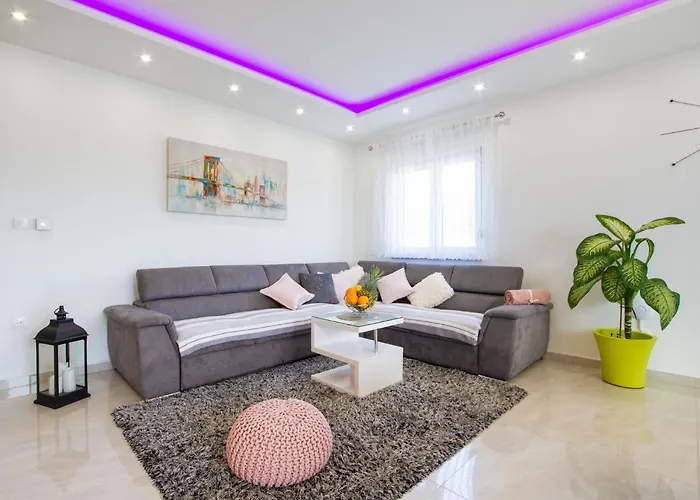 Luxury Danica With A Private Rooftop Pool Apartman