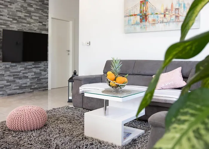 Luxury Danica With A Private Rooftop Pool Apartman