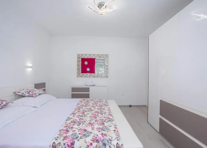 Luxury Danica With A Private Rooftop Pool *