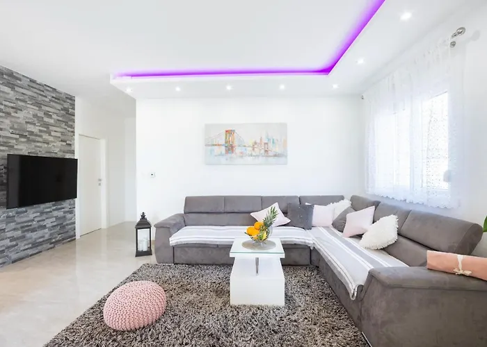 Luxury Danica With A Private Rooftop Pool Apartman Kaštela