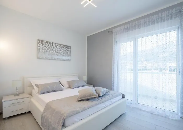 Luxury Danica With A Private Rooftop Pool