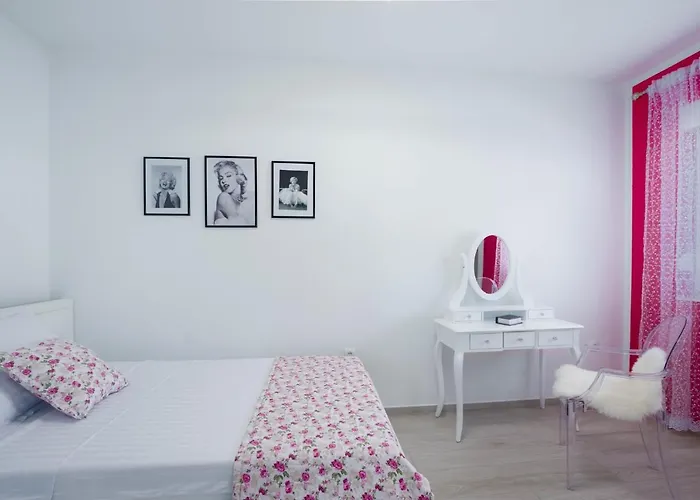 Lägenhet Luxury Danica With A Private Rooftop Pool Kaštela