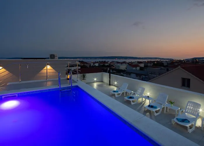 Luxury Danica With A Private Rooftop Pool Apartman *