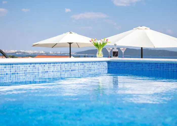 Luxury Danica With A Private Rooftop Pool Apartman *