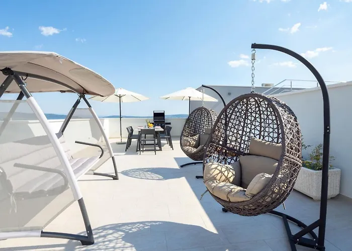 Apartman Luxury Danica With A Private Rooftop Pool Kaštela