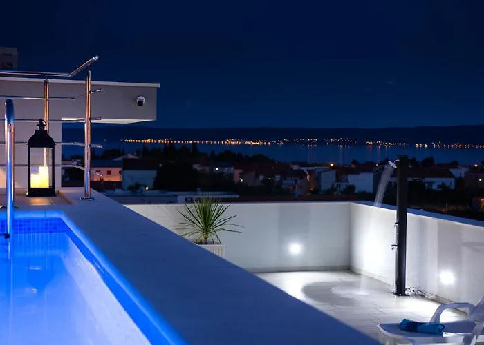 Luxury Danica With A Private Rooftop Pool Apartman Kaštela