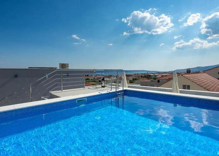 Luxury Danica With A Private Rooftop Pool Apartman Kaštela